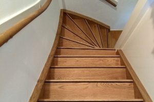 Uw trap renoveren met traptreden renovatie van topvloeren